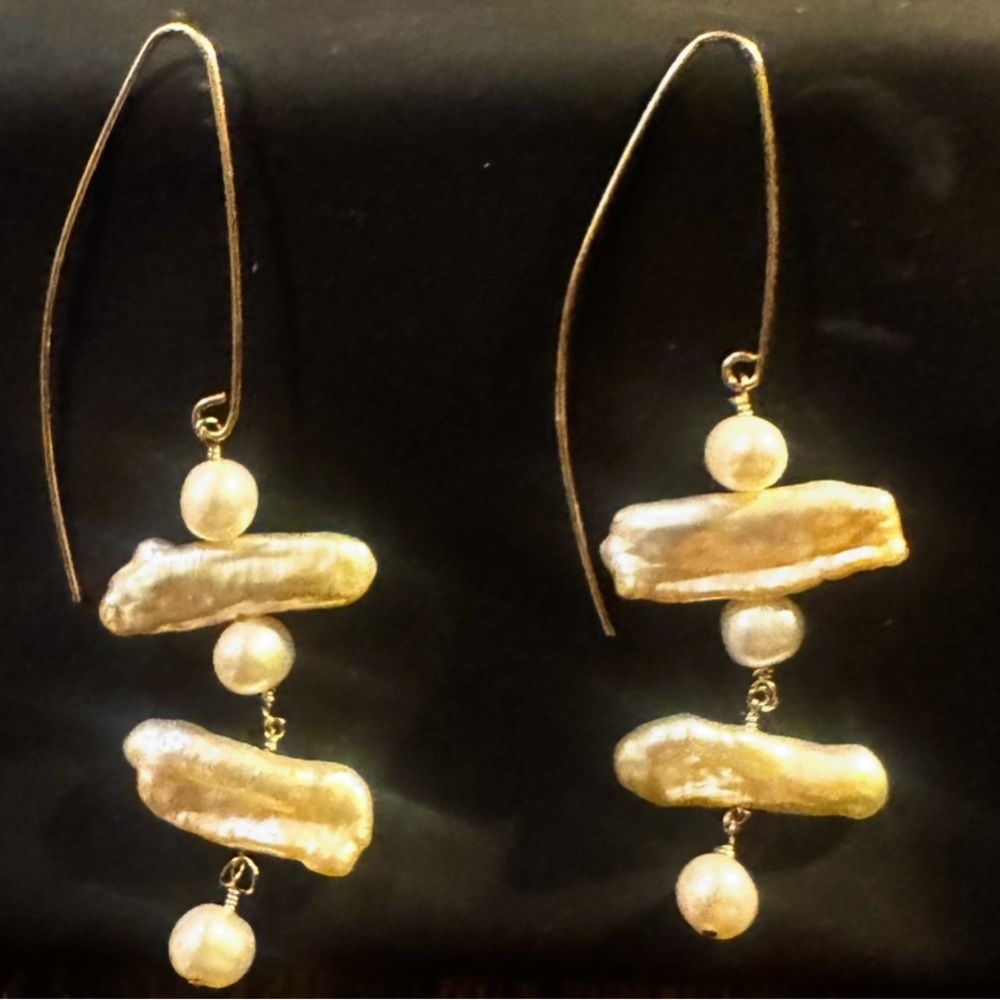 Elegant Gold Pearl Drop Earrings - Picture 2 of 2
